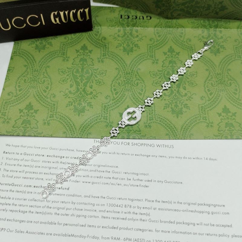 G*u*i necklaces